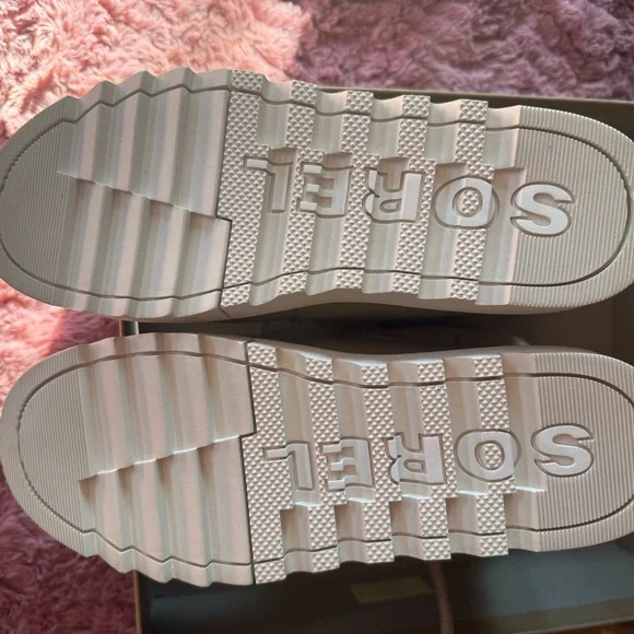 Sorel Tan and Cream Winter Boots - Picture 3 of 3